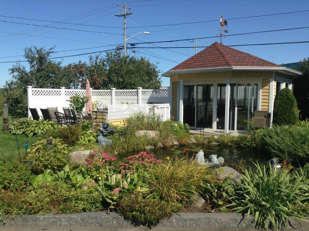 Douces Évasions Bed and Breakfast Saint-Anselme Exterior foto