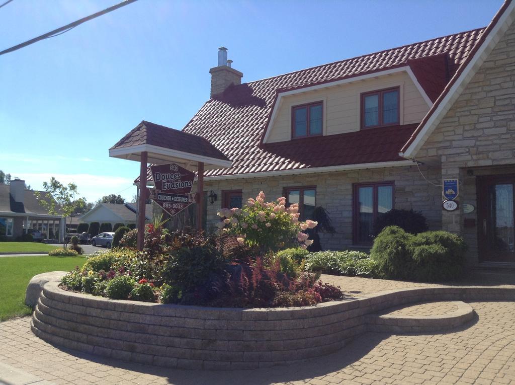 Douces Évasions Bed and Breakfast Saint-Anselme Exterior foto