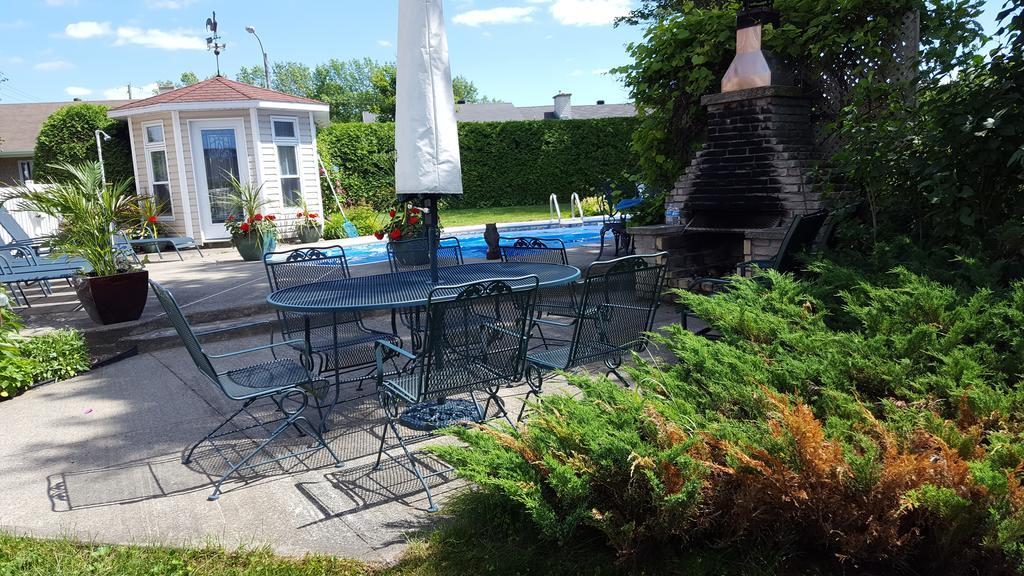 Douces Évasions Bed and Breakfast Saint-Anselme Exterior foto