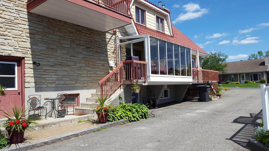 Douces Évasions Bed and Breakfast Saint-Anselme Exterior foto